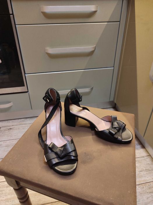 Босоніжки NURSACE чорні 38 розмір