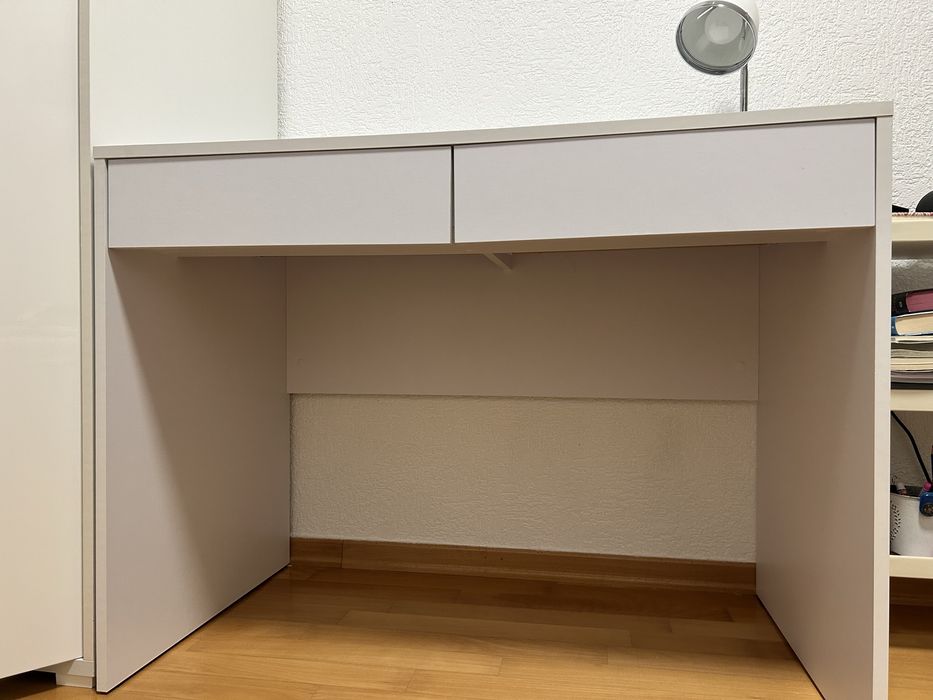 Стіл письмовий білий з двома шухлядами