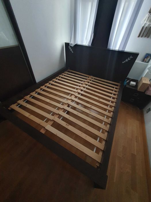 Solidne łóżko sypialniane , drewniane łóżko do sypialni , drewno