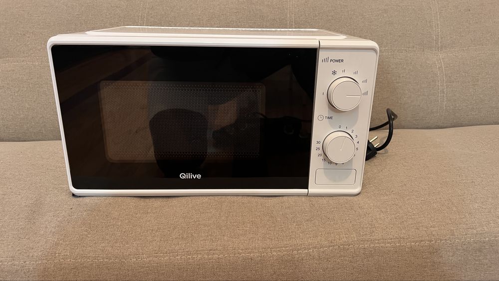 Micro-ondas Qilive Q.6423, 20L, 700W