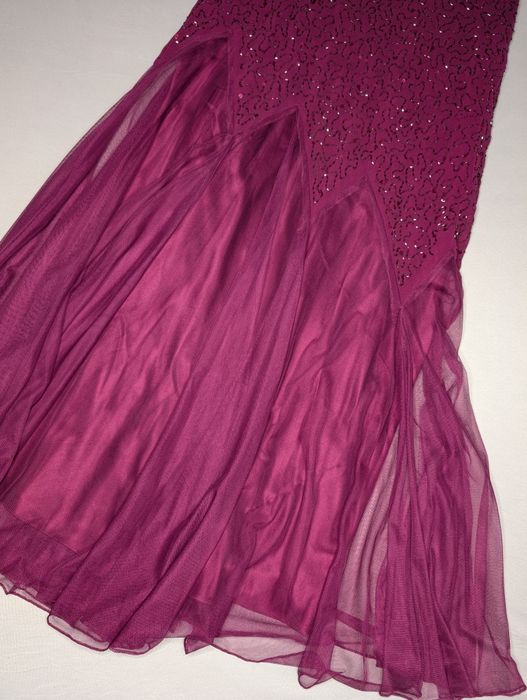 Długa sukienka o kroju syreny