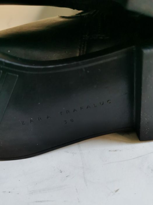 Продам сапоги Zara 39 размера( эко кожа) на узкую  и среднюю ногу