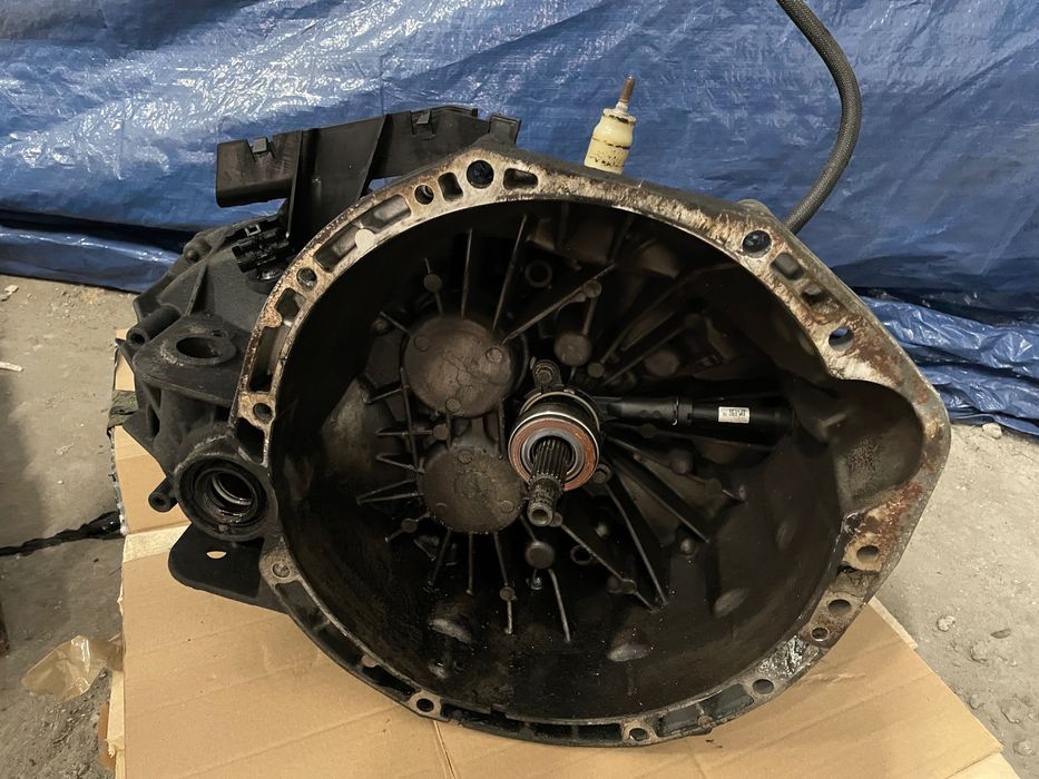 Trafic Vivaro 2.0 dci skrzynia biegów PF6010 oryginał