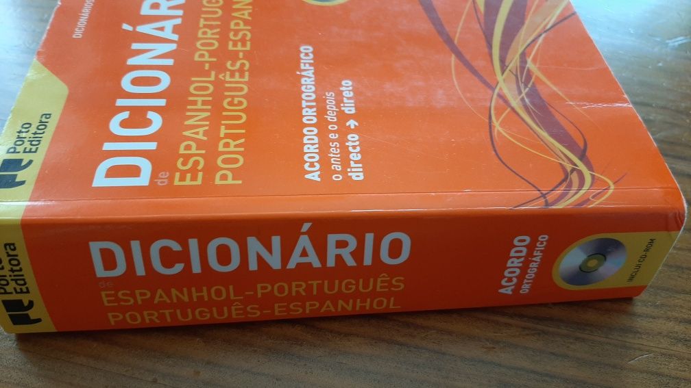 Dicionário de Espanhol Português e Português Espanhol da Porto Editora