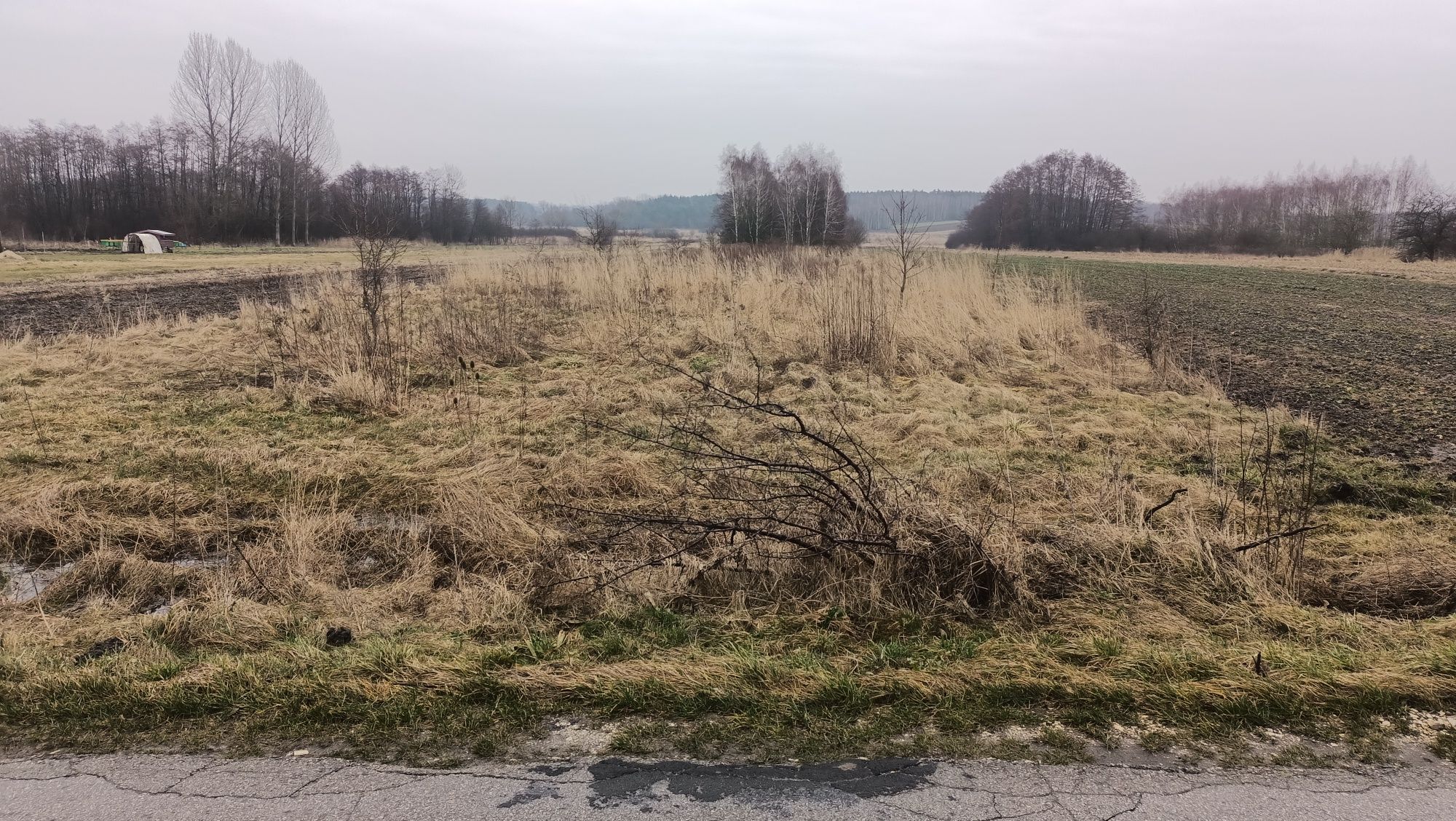 Sprzedam działkę z wydanymi warunkami zabudowy  w Hołudzy