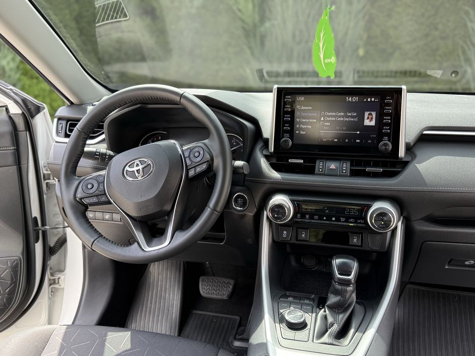 Офіційний ціленький Toyota Rav 4