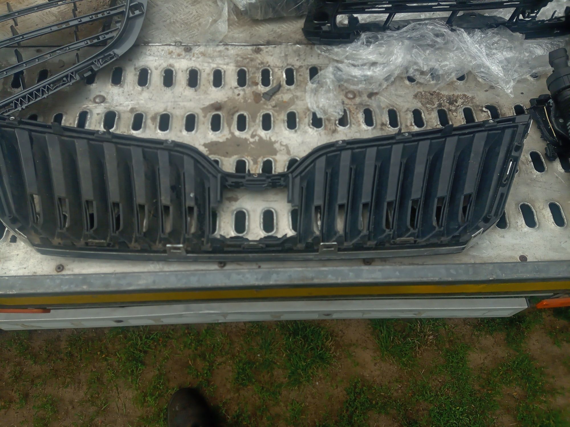 Skoda superb 3 atrapa grill