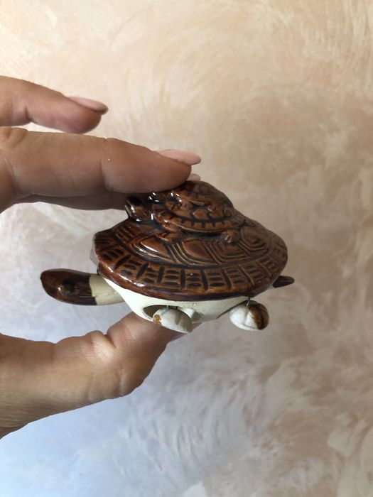 Статуетка черепахи яка трясеться черепашка фігурка рухома  іграшка