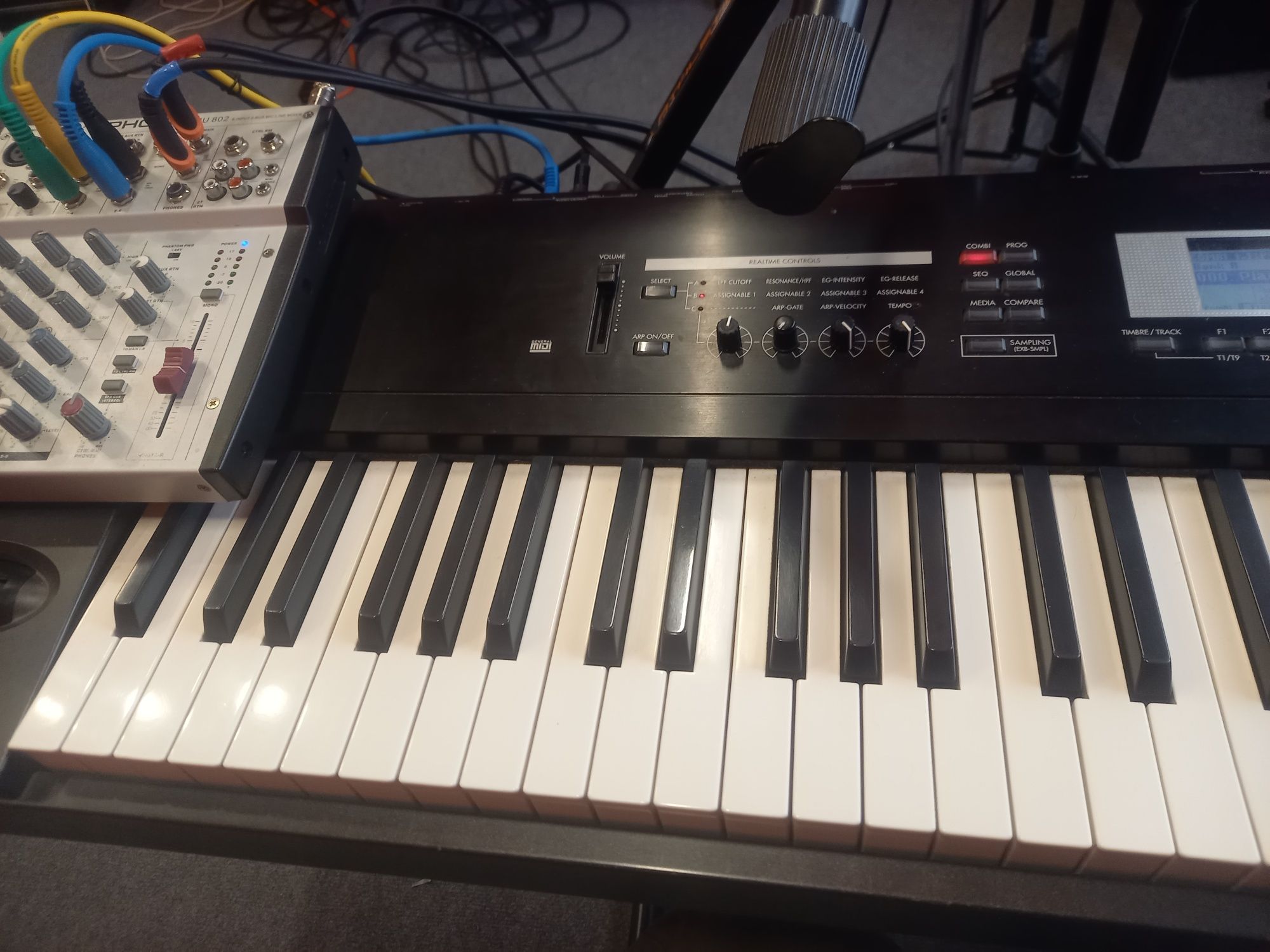 Korg Tr 88 Fatar RH2 mloteczkowa klawiatura