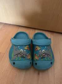 Chinelas tipo Crocs - T23