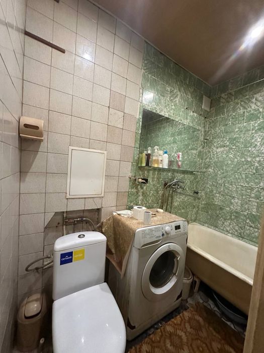 Продається трикімнатна квартира