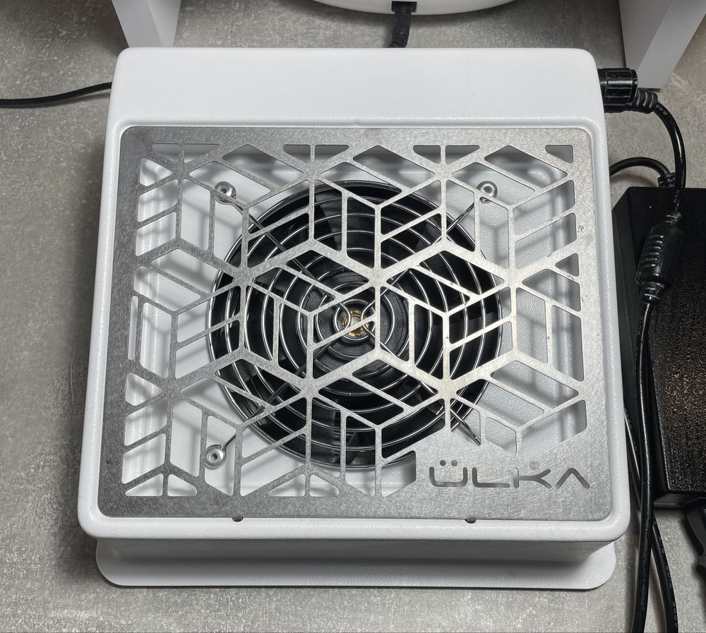 Продаю витяжку Ulka Tiny 58 W
