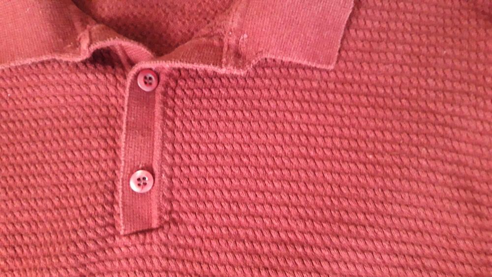 Lekki czerwony sweter z kołnierzem