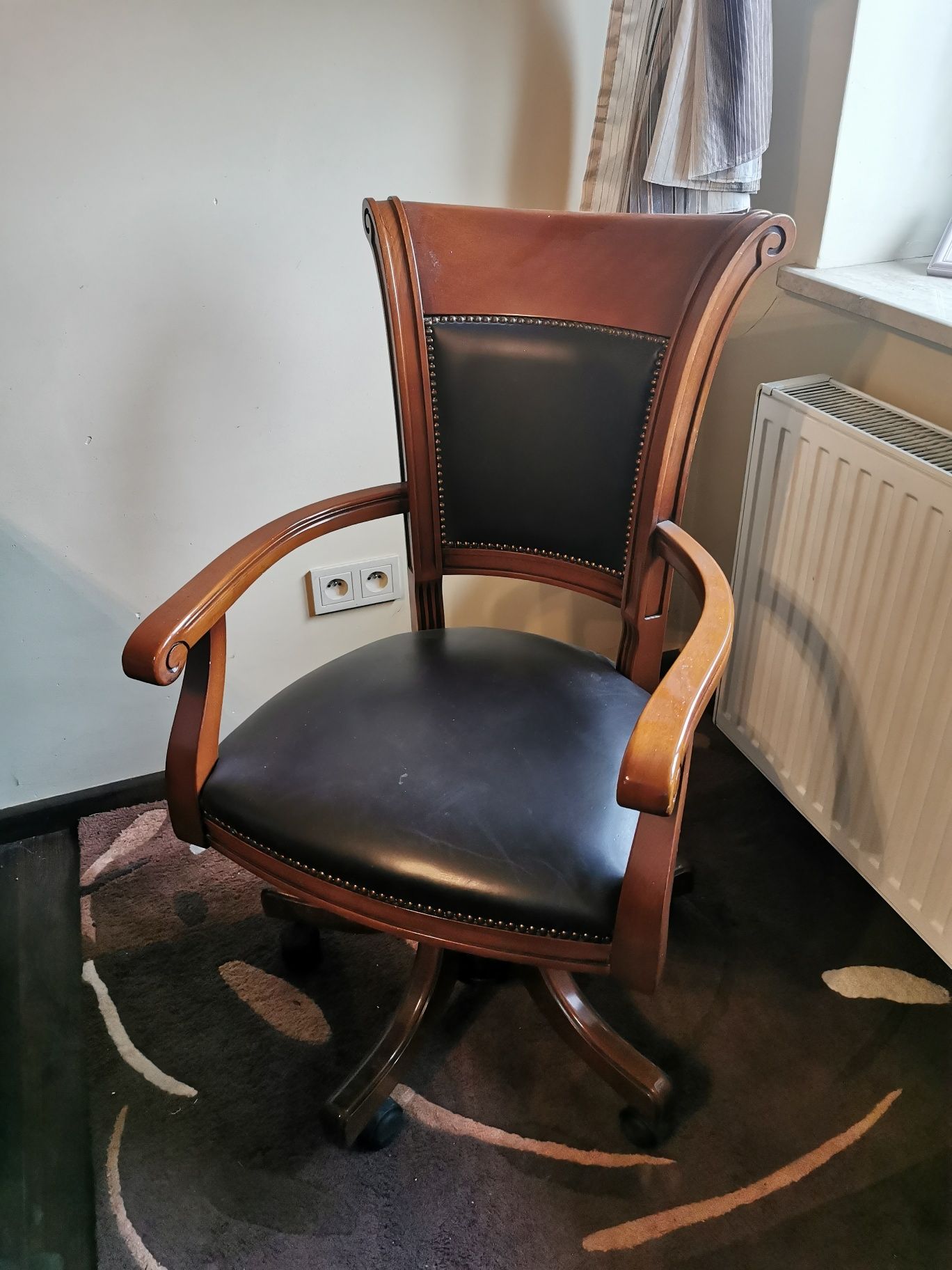 Biurko włoskie z krzesłem kolor czereśnia
