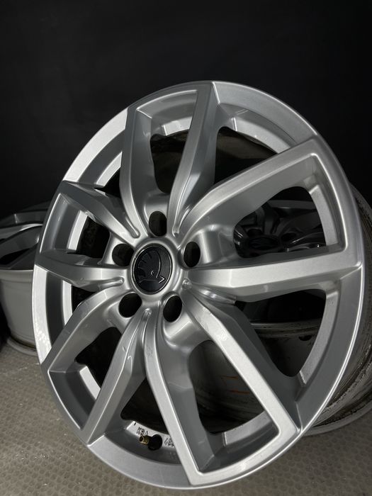 Диски R17 5x112 Et40 7J. Skoda Octavia A5 A7 Superb Karoq VW Passat