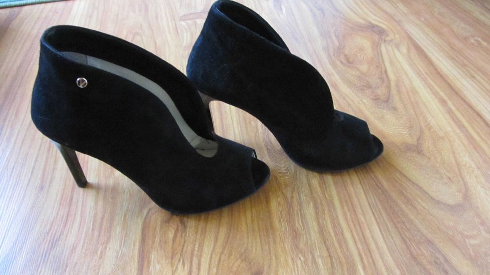 Czarne szpilki botki