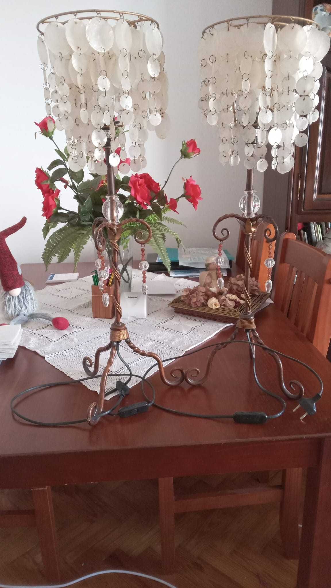 Conjunto de 2 candeeiros de pé alto
