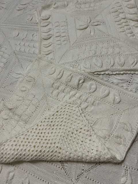 Colcha branca de renda em linha  cama de casal feita com duas agulhas