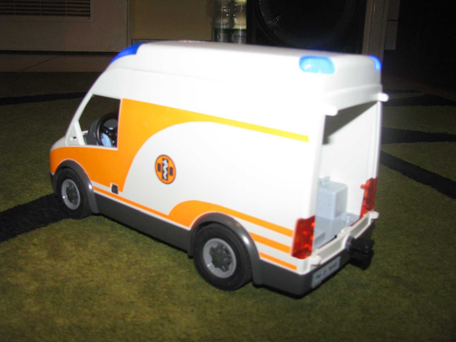 Karetka ambulans plymobil