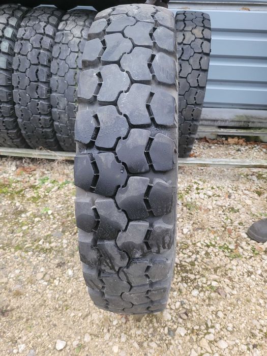 Opony z demobilu wojskowego 8.25 r20