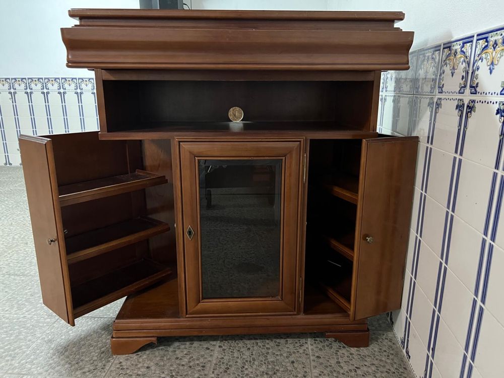 Móvel de sala com gavetas de arrumação