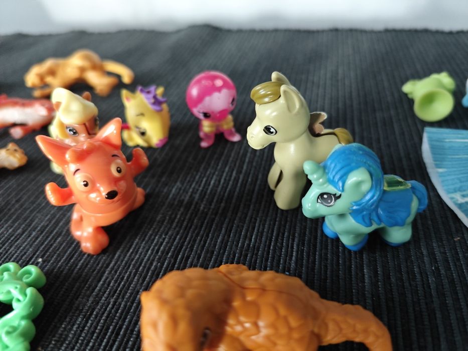 Figurki z Kinder jajek, Minionki, Elza, zwierzątka