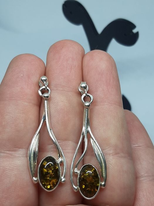 Kolczyki wiszące ze srebra, srebro 925 z bursztynem