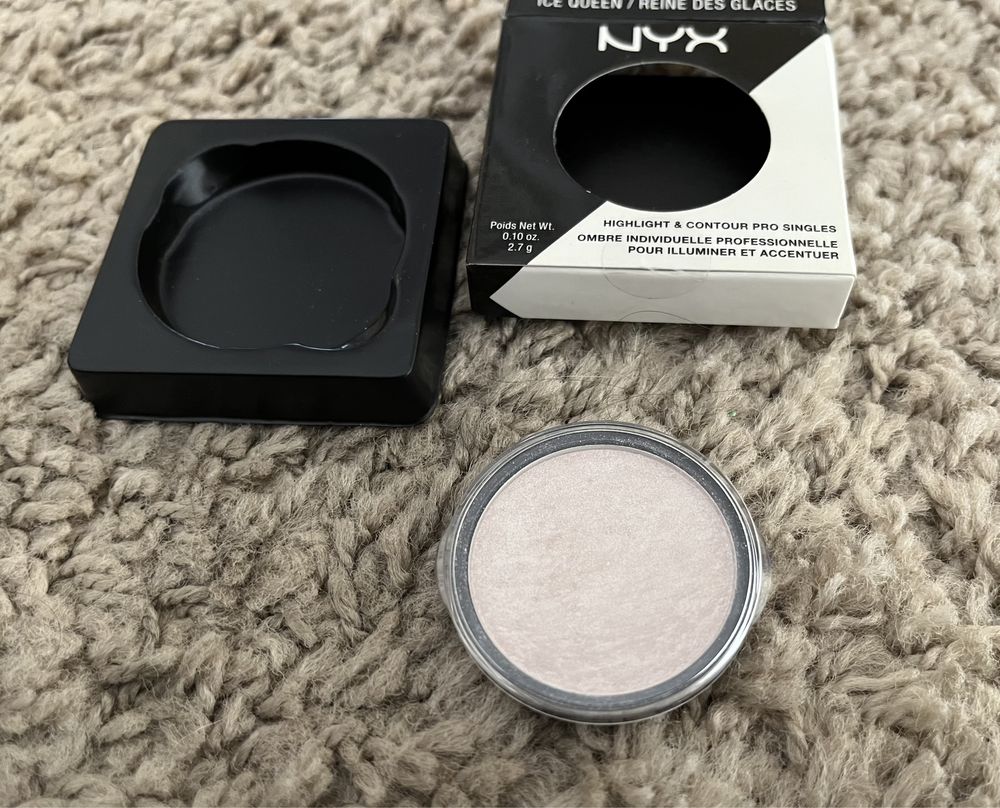 NYX Ice Queen rozświetlacz do twarzy 2,7g