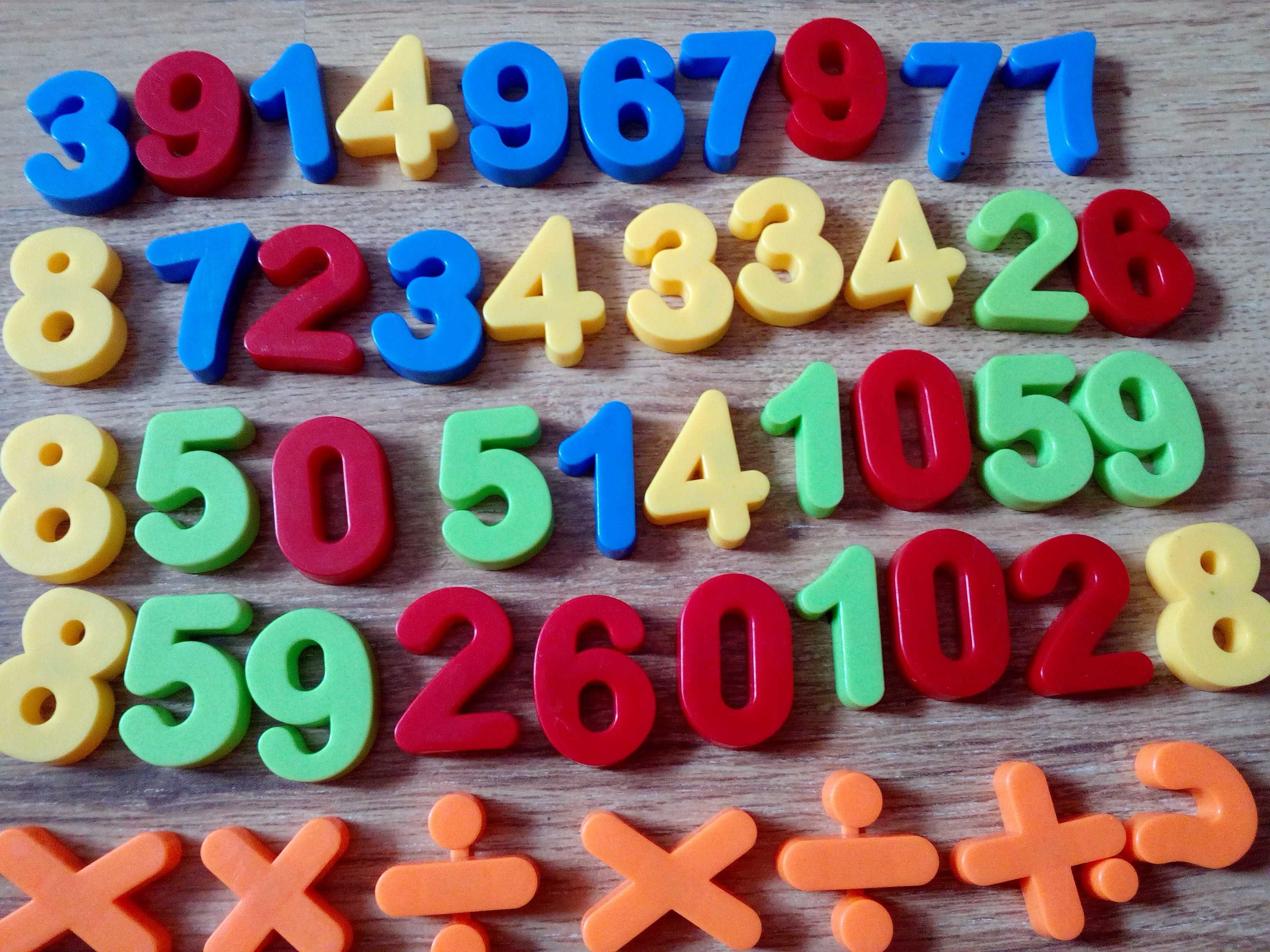 cyferki i symbole magnetyczne 56 sztuk w pudełku