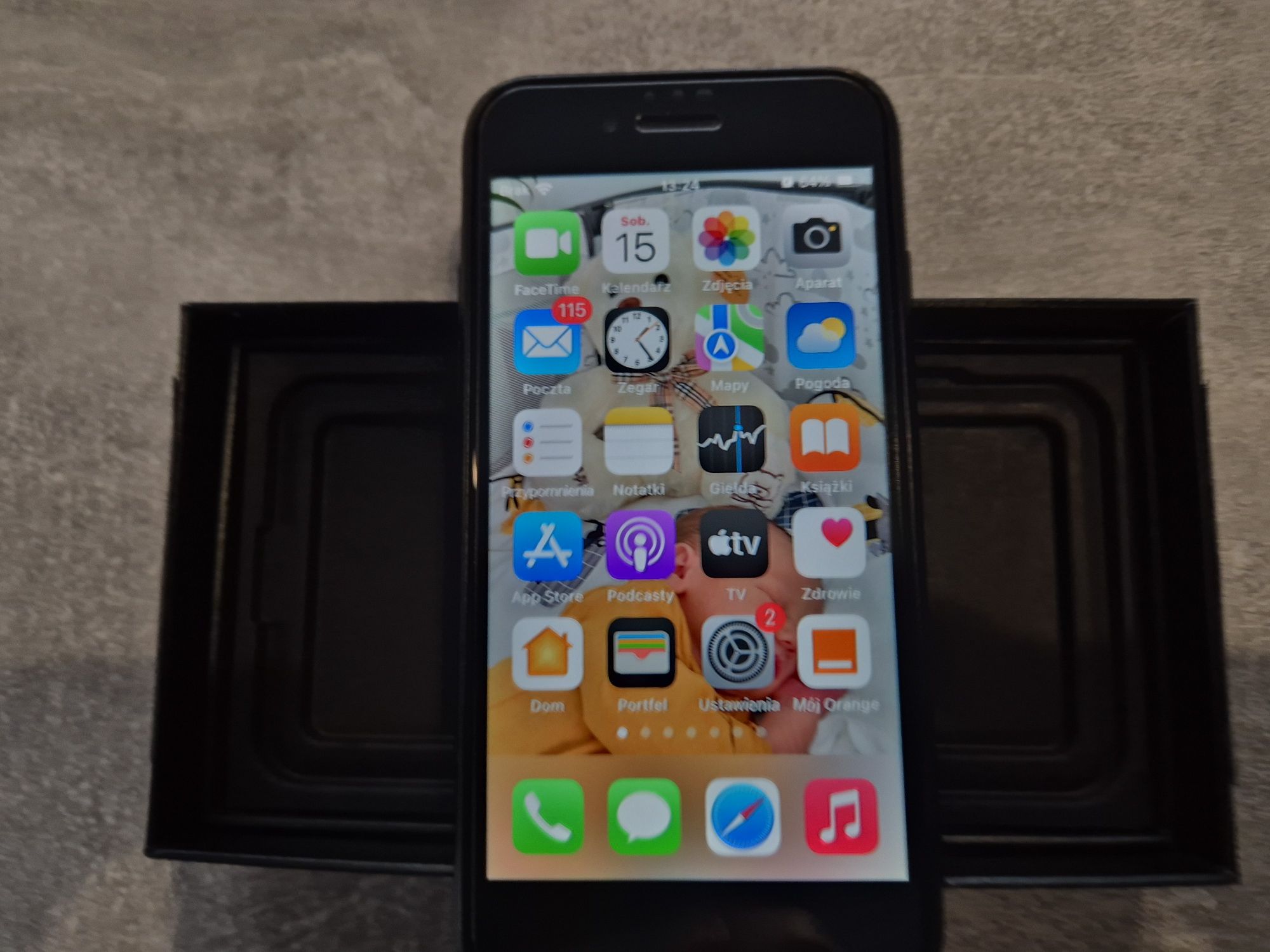 Iphone SE 2020 + Etui x 7 + Szkła + Lokalizatory x 3