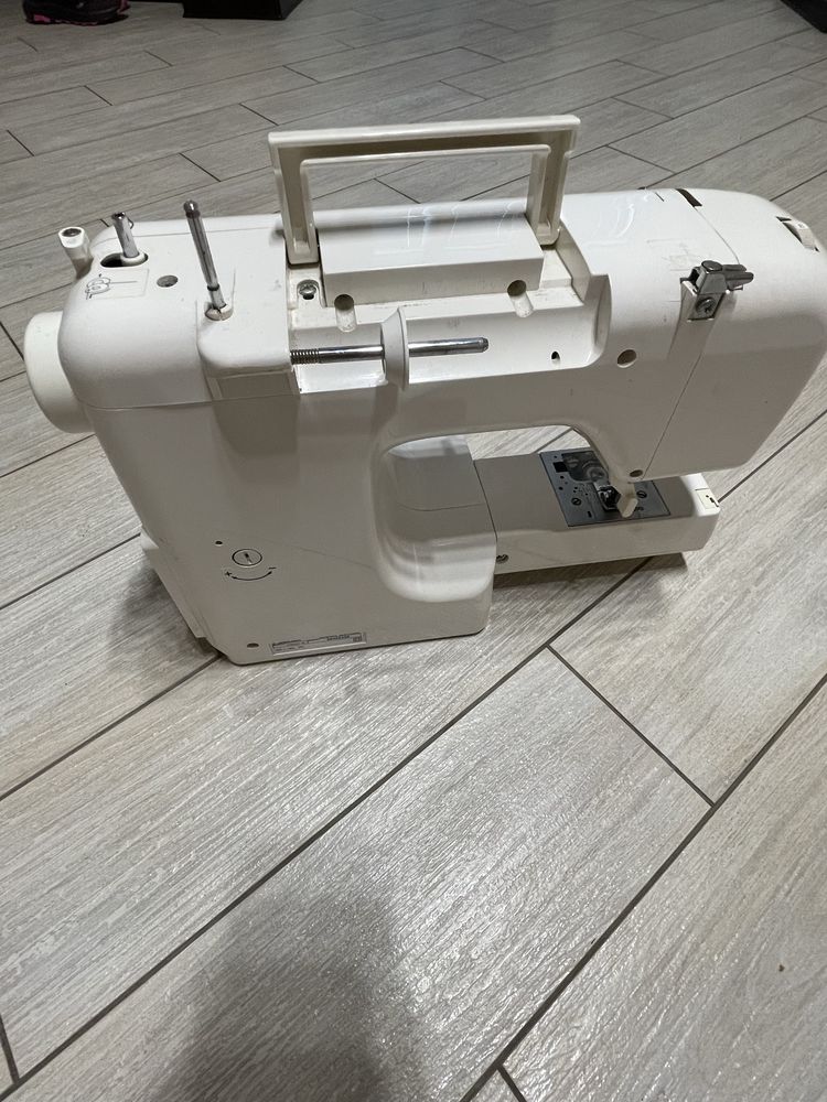 Швейна машинка Jaguar  Elegans 60