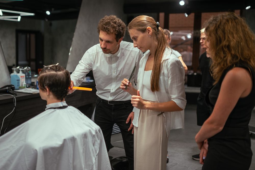 Стрижка чоловіча (мужская) / гоління / оформлення бороди і вусів