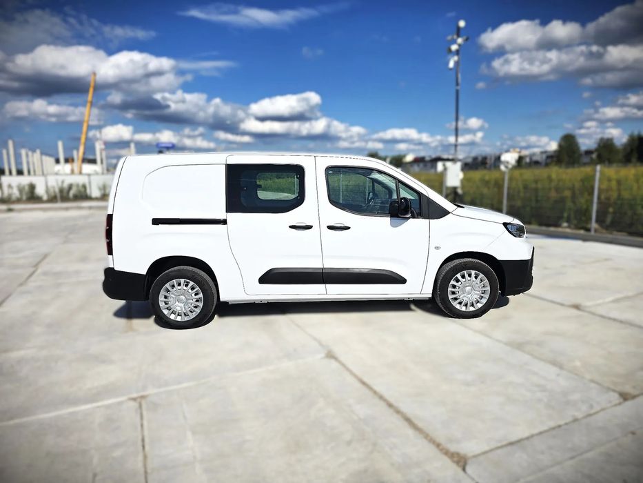Toyota Furgon Brygadowy Long podwójne drzwi boczne  Od Ręki