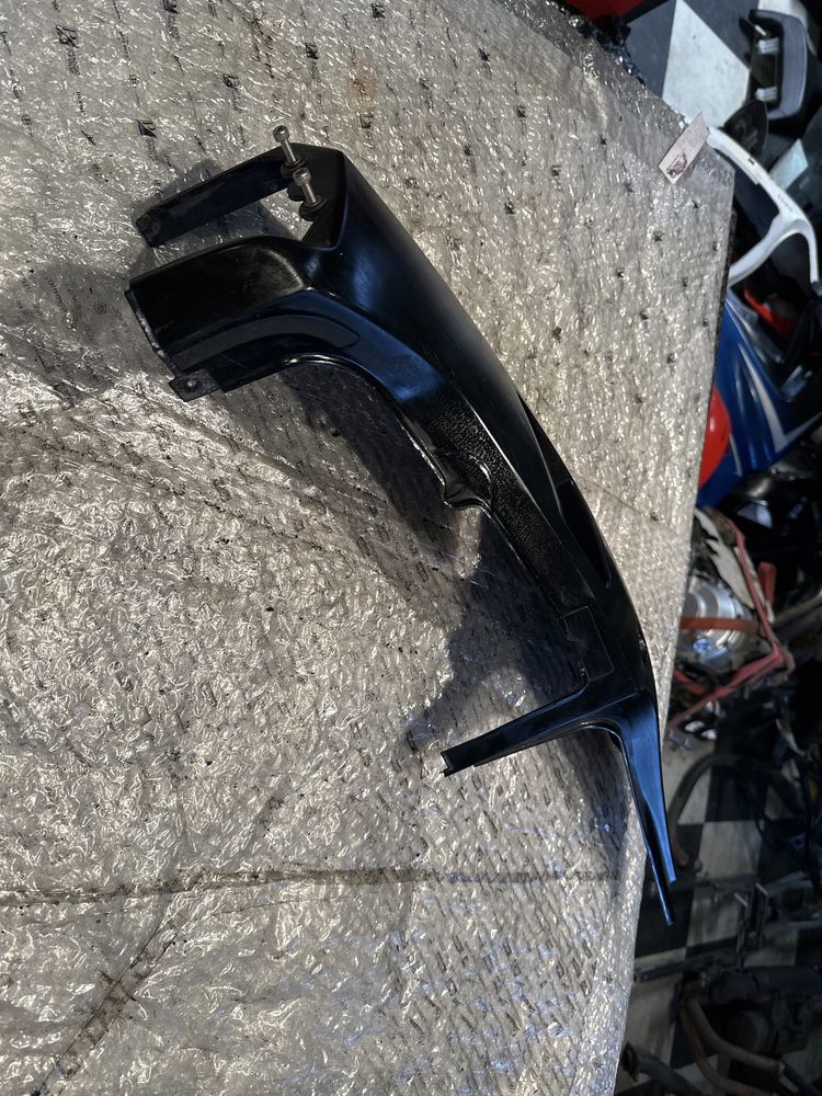 Lewy Bok Boczek osłona Zadupek Ogon Yamaha YZF 750 / 4FM-21711/01 M12