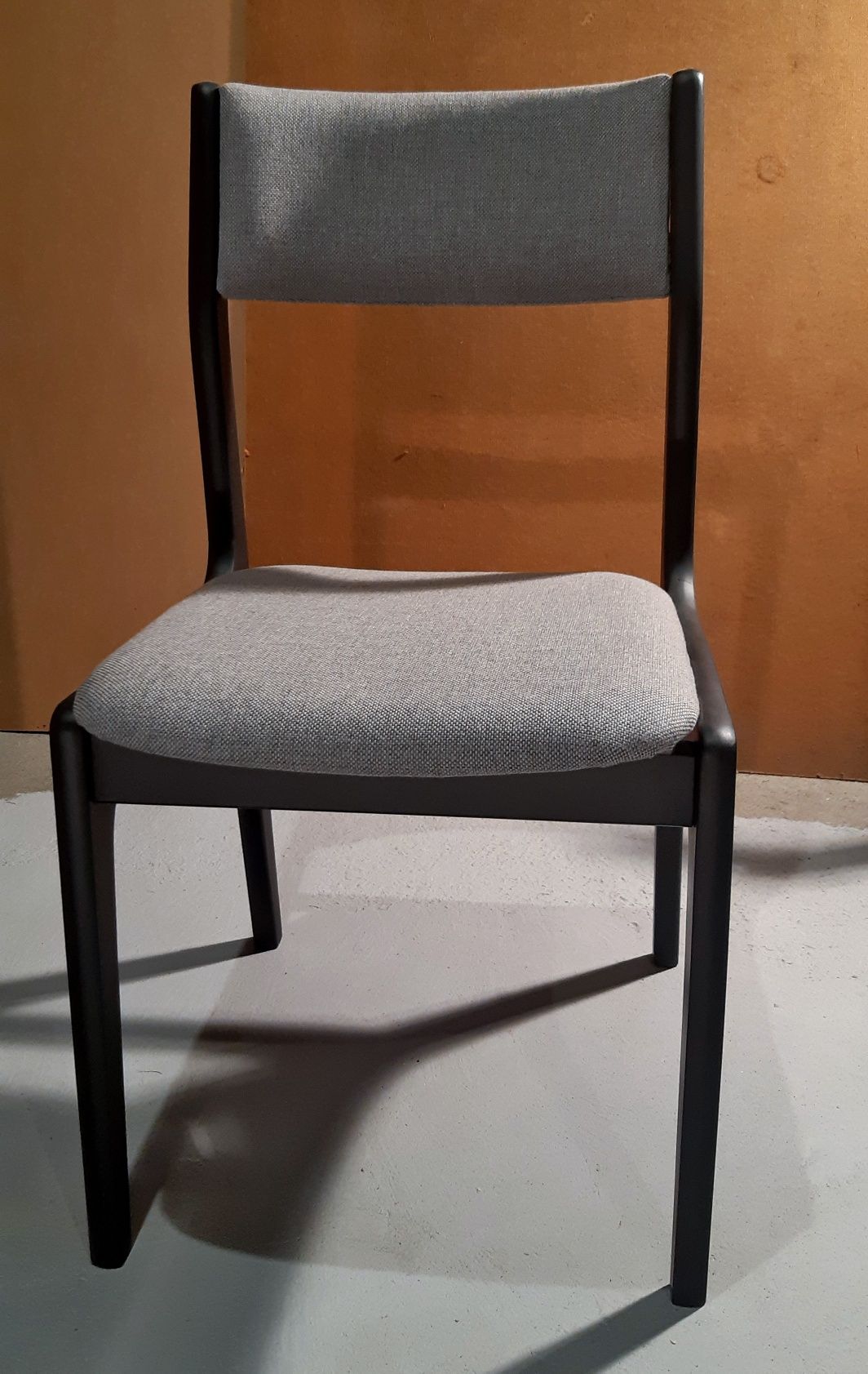 4 krzesła z PRL po całkowitej renowacji