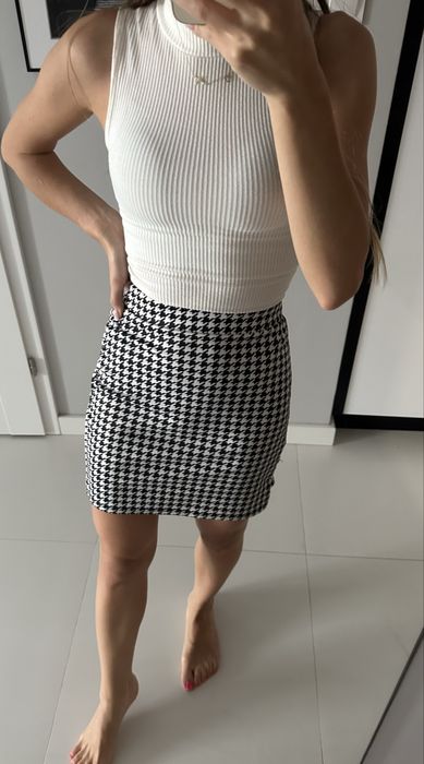 Spodniczka obcisla w kratke