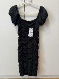 Czarna sukienka z marszczeniami XS
