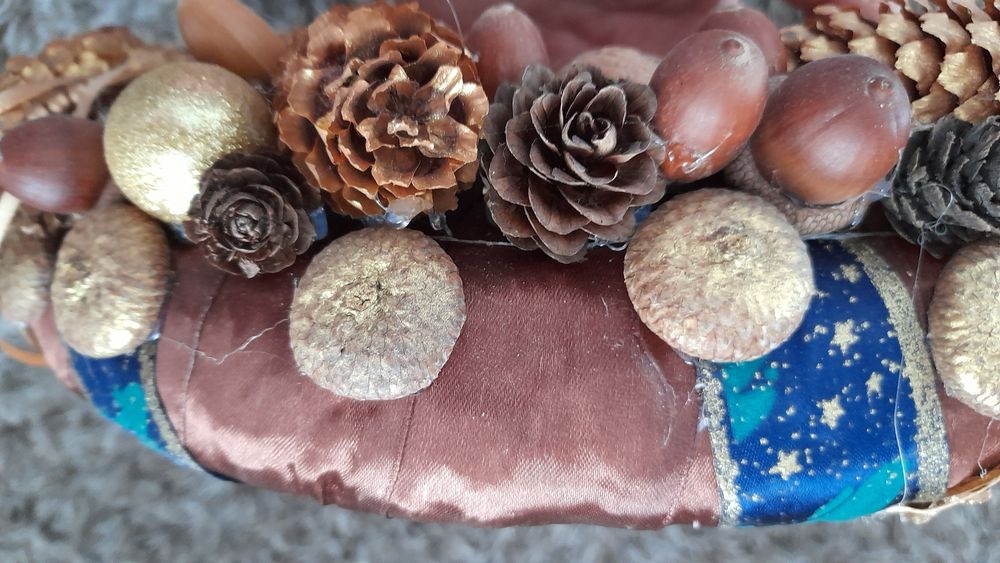 Wianek z szyszek, żołędzi, orzechów 35cm