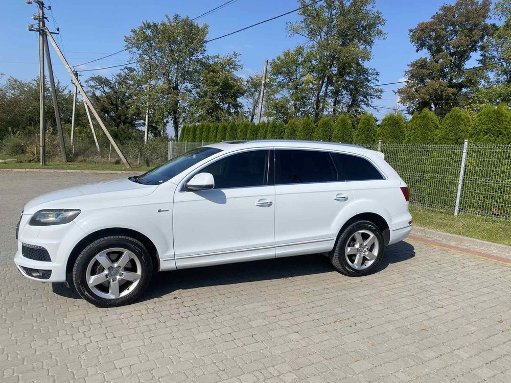 Автомобіль ауді Q7
