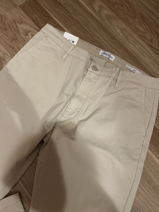 Чоловічі бежеві брюки (чіноси)