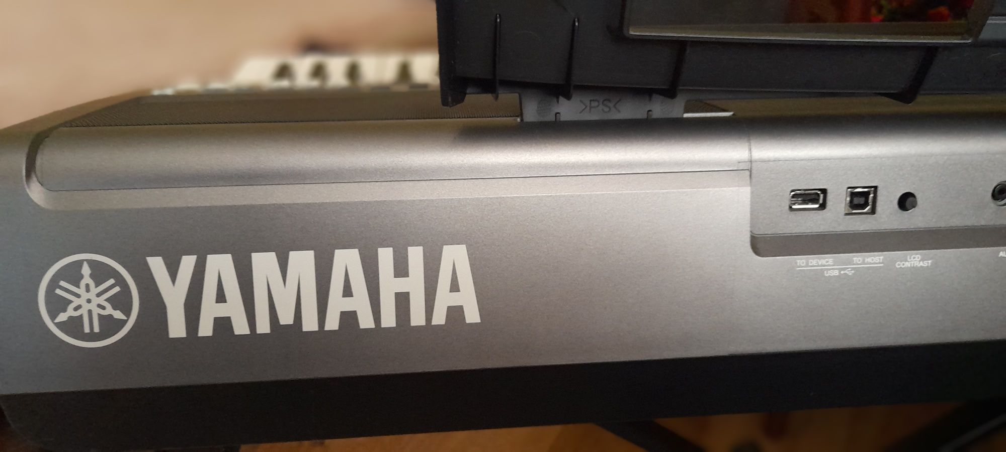 Продам обміняю синтезатор Yamaha psr S 670