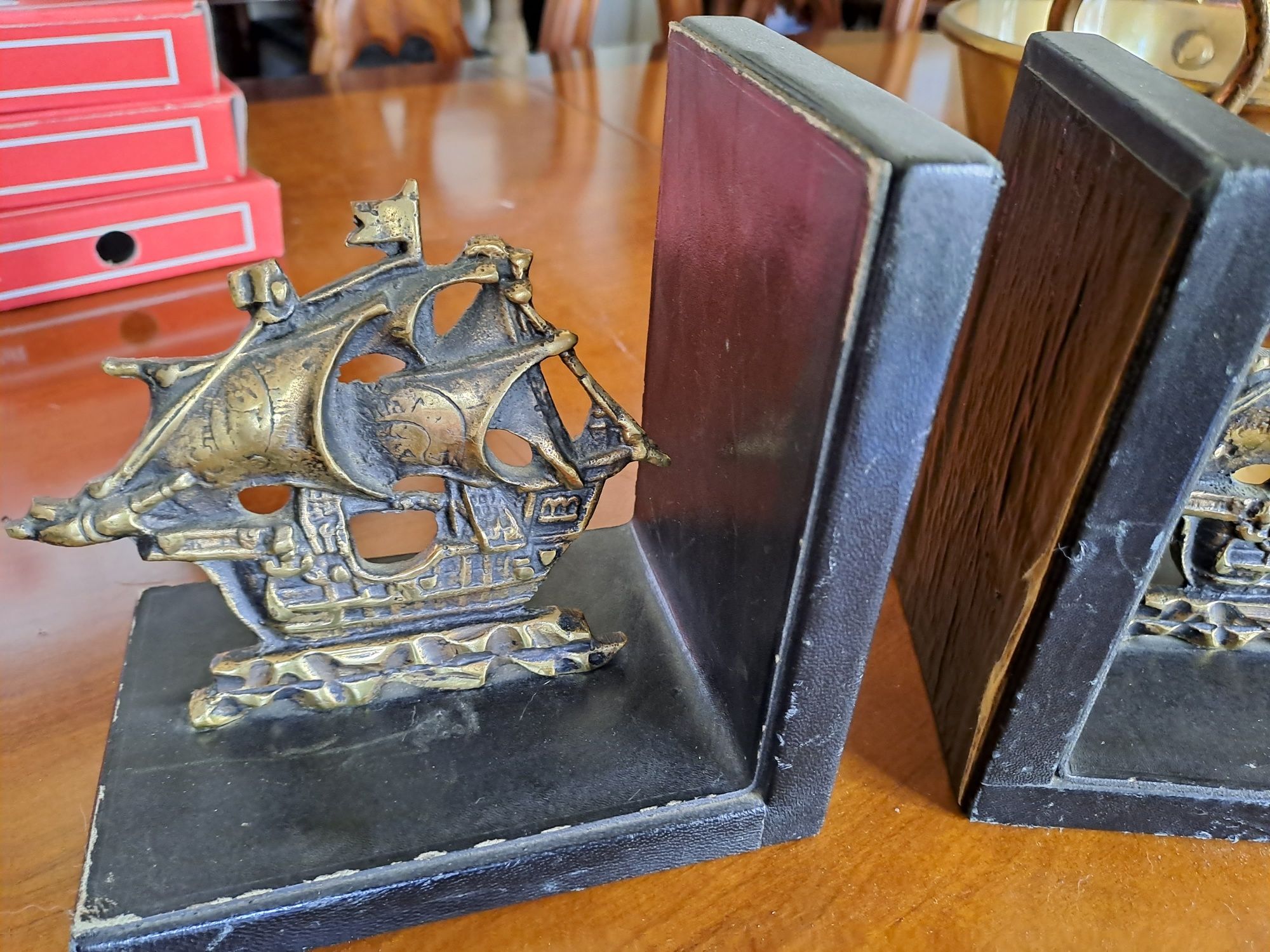 Book holders vintage com barco/caravela/fragata em ferro