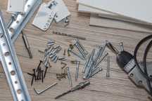 Skręcanie składanie montaż mebli Ikea Brw, montaż paneli, malowanie.