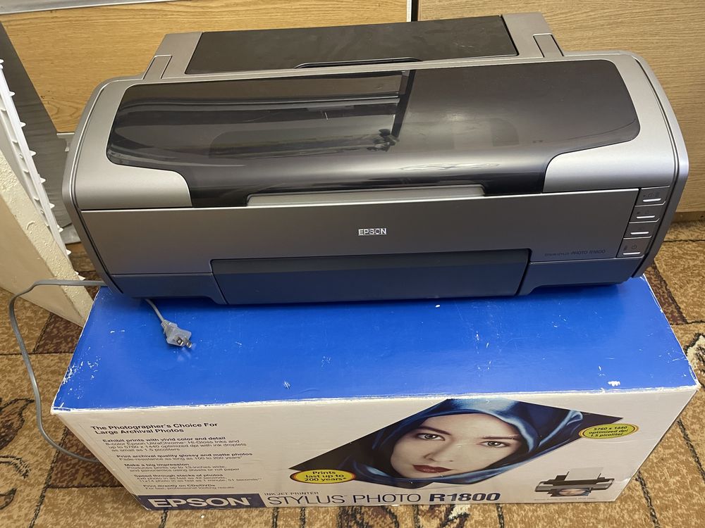 Принтер формату A3+ Epson Stylus Photo R1800