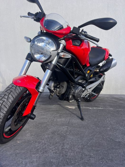 Ducati Monster 696