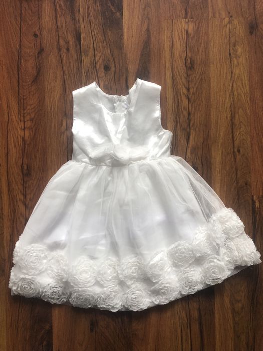 Sukienka biała elegancka róże