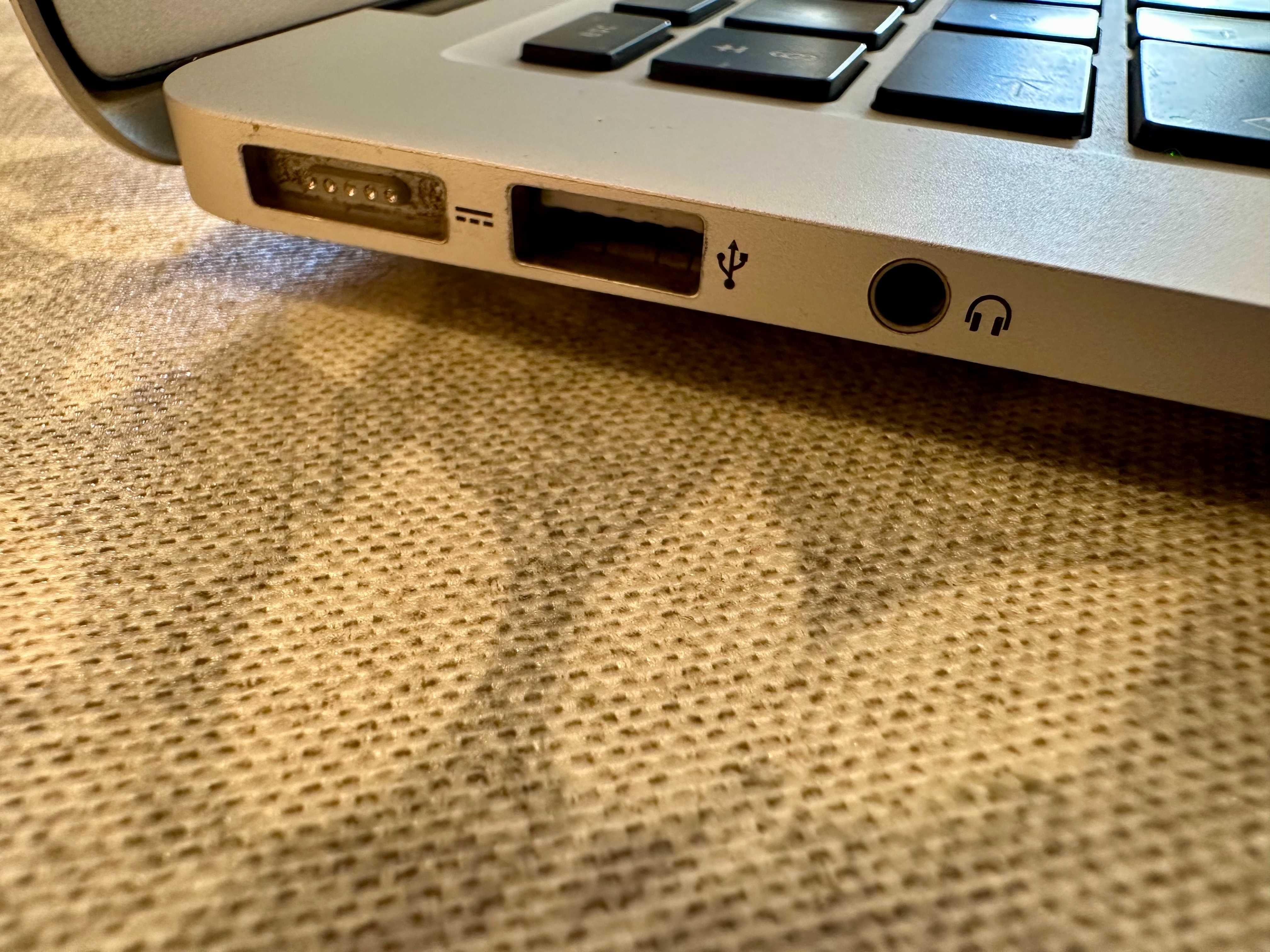 MacBook Air 13″ (Early 2014) – i7 1,7 GHz, 8 GB RAM, ótimo estado
