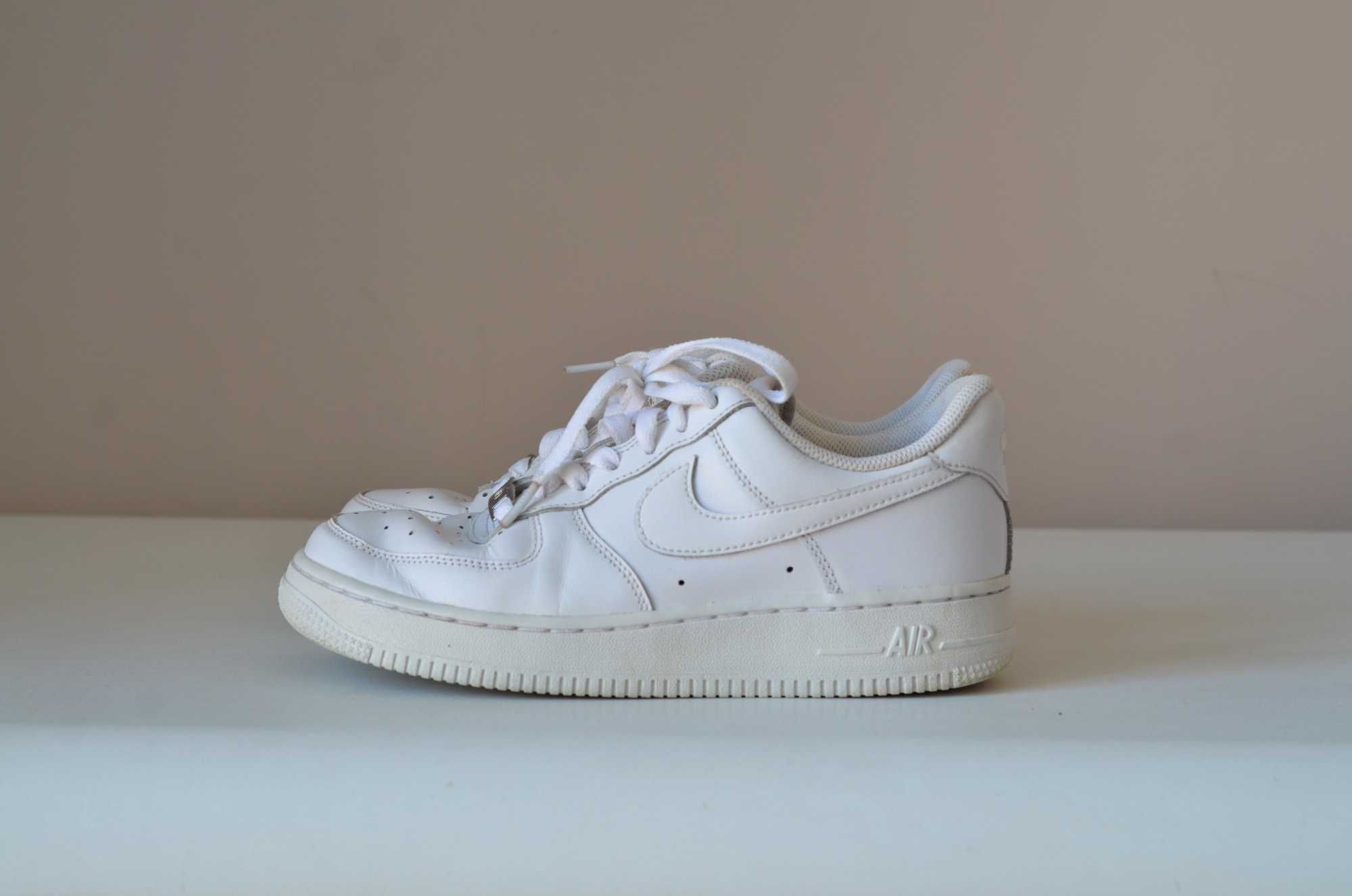 Жіночі кросівки Nike Air Force 1 07, (р. 36,5)