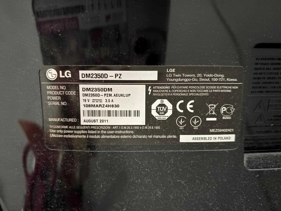 Vendem-se 2 tv (LG Led 3D cor preta, 23 pol + LED LG 28 pol, preta)