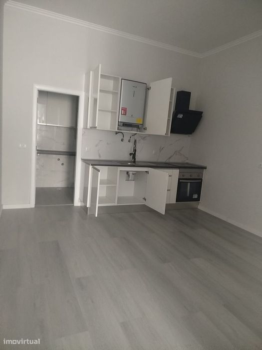 Loja transformada em T1 – Belas, Queluz